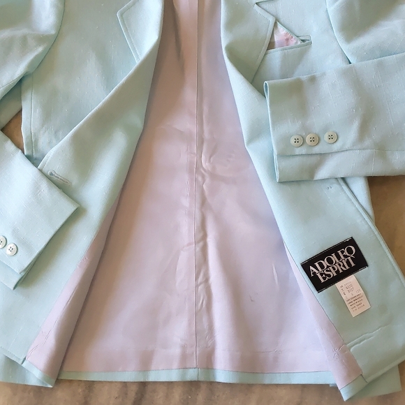 NWOT. Woman's Rayon blended full lined blazer. - Picture 4 of 4